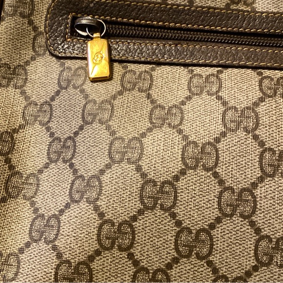 Vintage Gucci crossbody bag! - Picture 4 of 13
